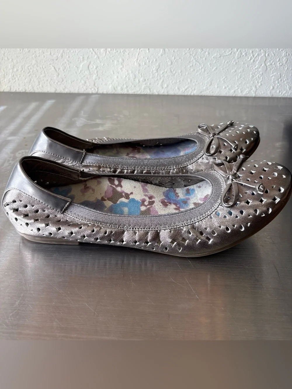 Vionic Surin Metallic Silver Perforated Leather Ballet Flats✨